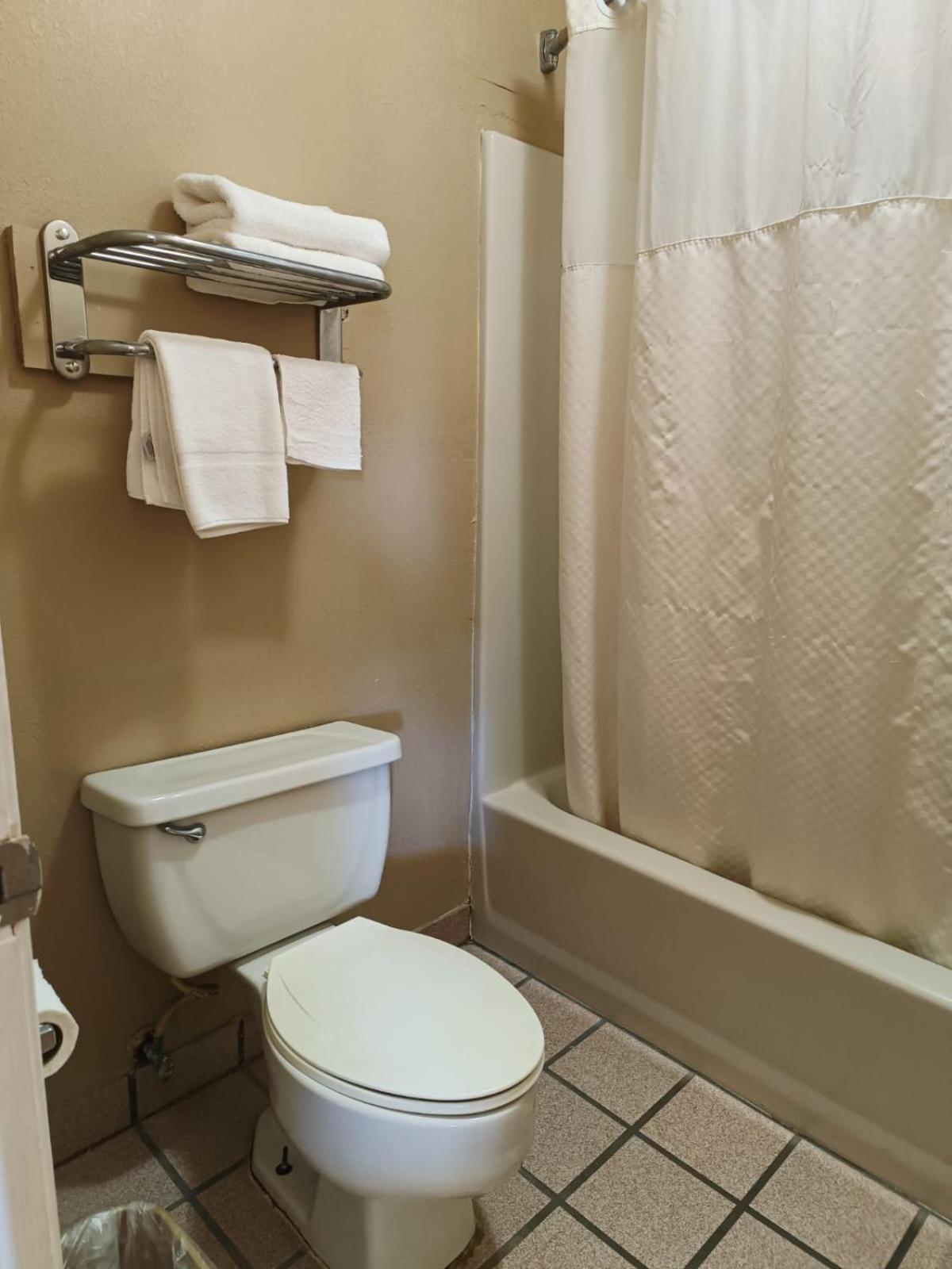 Executive Inn By Oyo Kilgore North Esterno foto